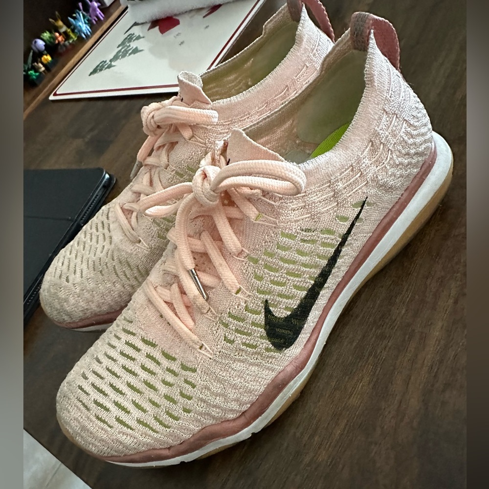 NIKE Zoom women’s size 8